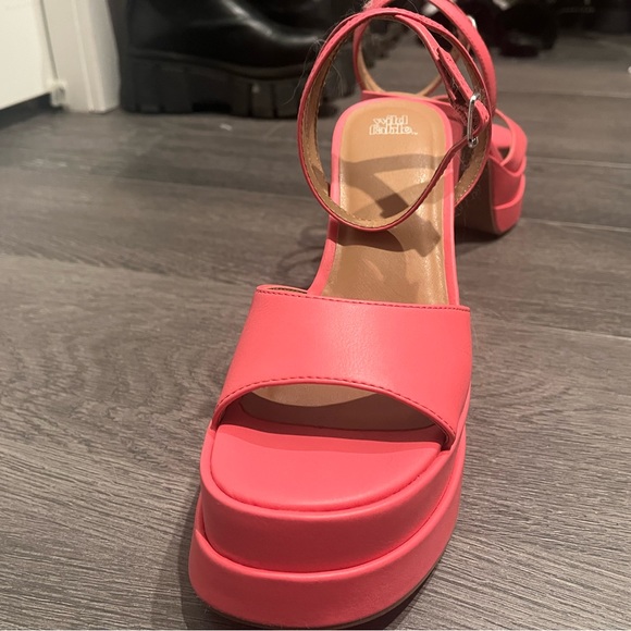 Pink Pumps - Picture 6 of 7